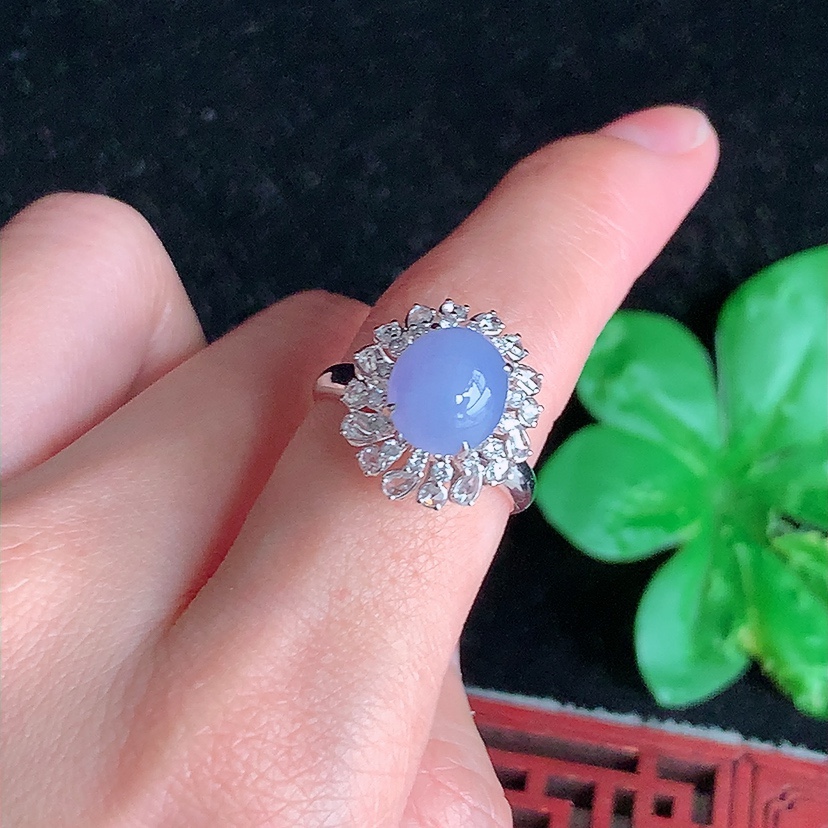 天然A货翡翠18K金伴钻镶嵌紫罗兰蛋面戒指 圈口17.4裸石
尺寸9.6-8.3mm 重量4.08g 0324