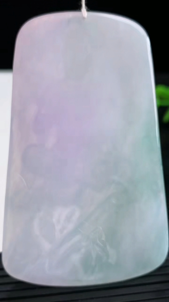 天然A货翡翠紫罗兰飘花虚空藏菩萨吊坠尺寸74.4-46.4-5.3重量:44.16g
3月26日