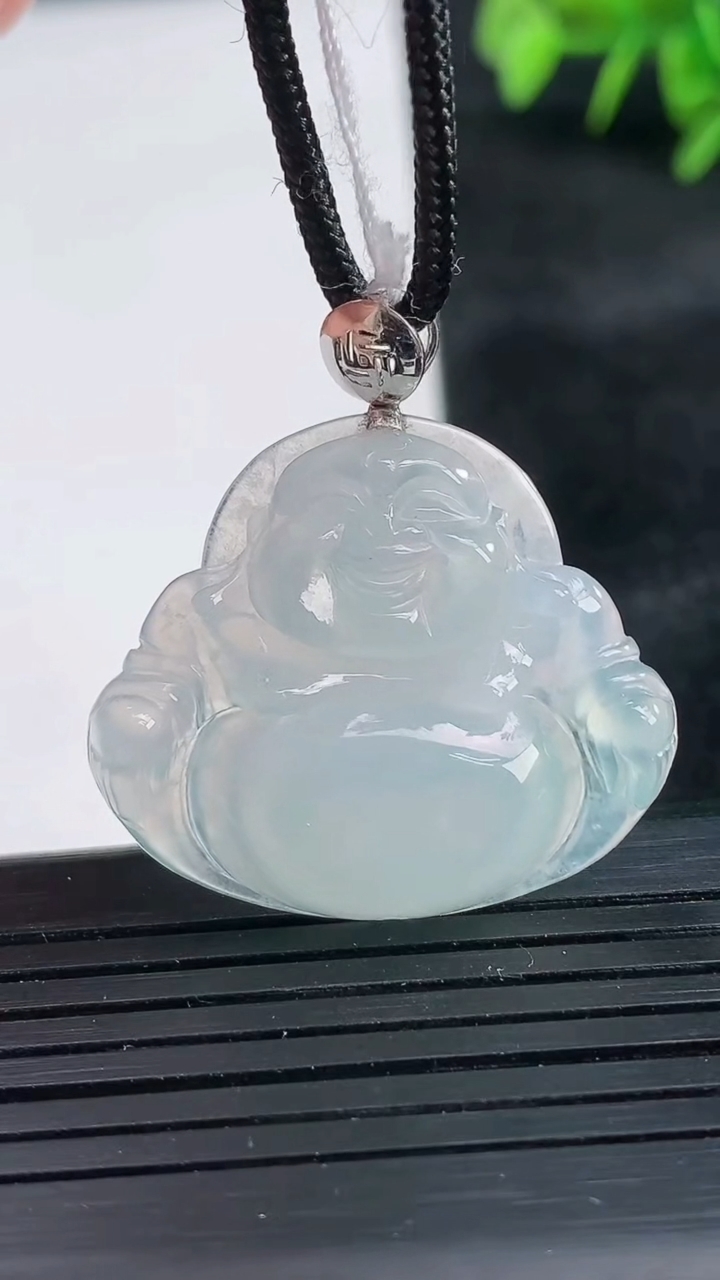 天然A货翡翠佛公吊坠尺寸26.5-30.6-6重量:6.94g
3月26日