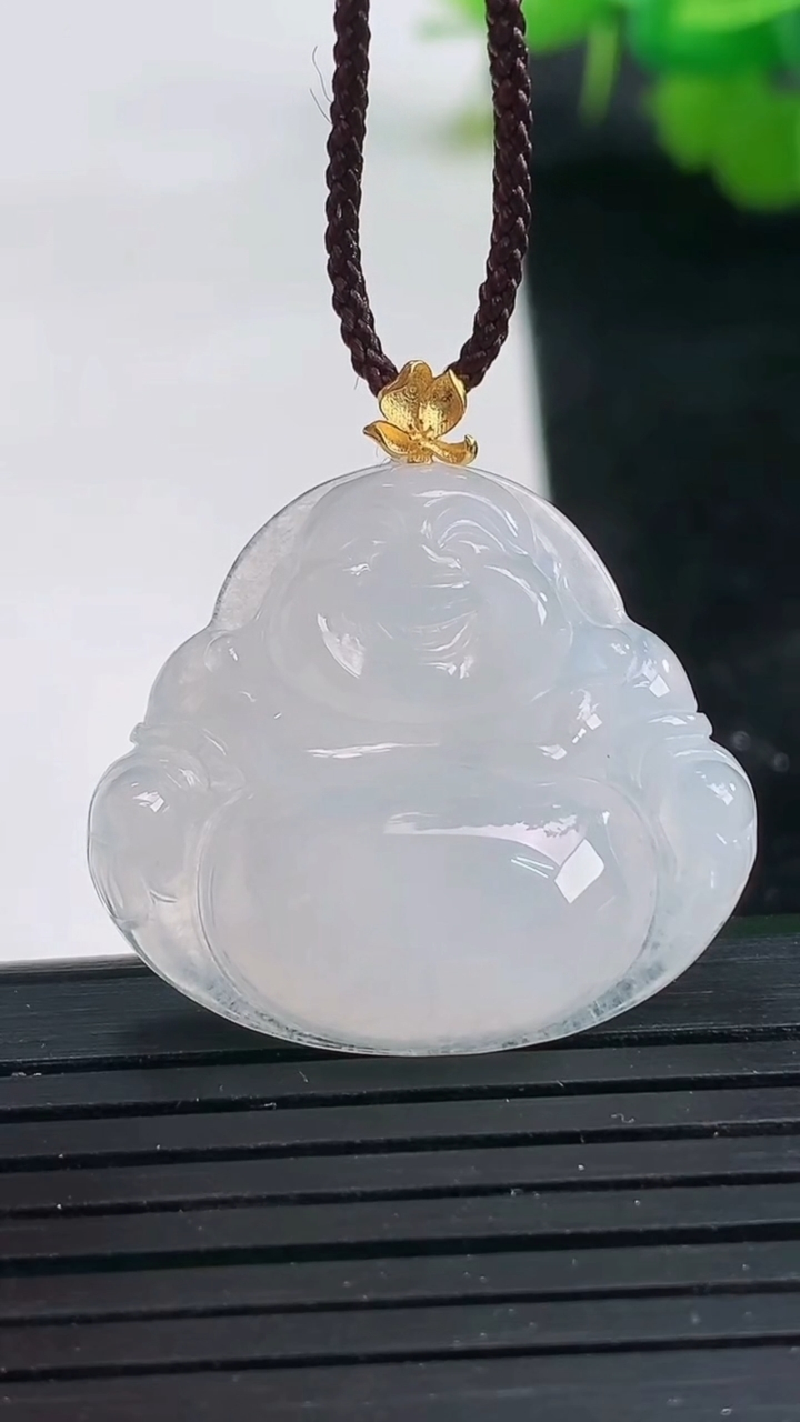 天然A货翡翠种白冰佛公吊坠尺寸24.8-28.9-5.8重量:6.28g
3月26日