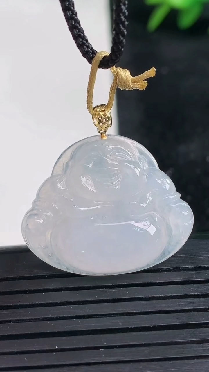 天然A货翡翠佛公吊坠尺寸22.5-27.7-5.1重量:5.15g
3月26日