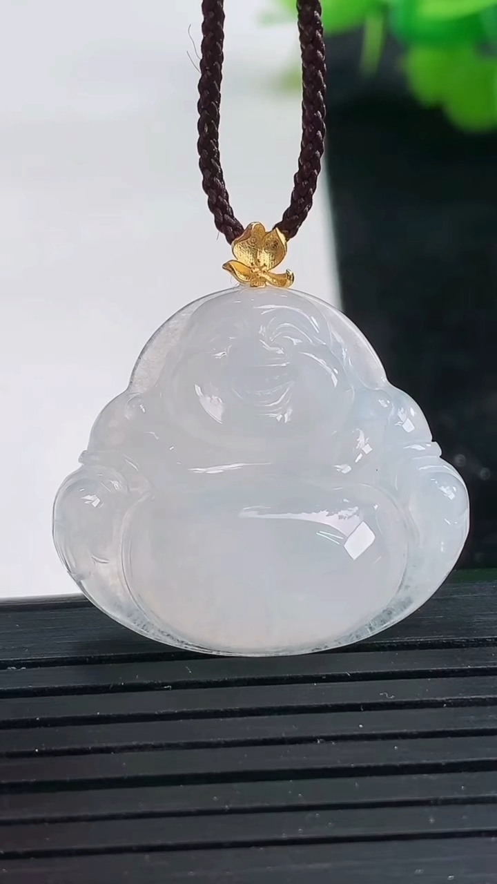 天然A货翡翠种白冰佛公吊坠尺寸24.8-28.9-5.8重量:6.28g
3月26日