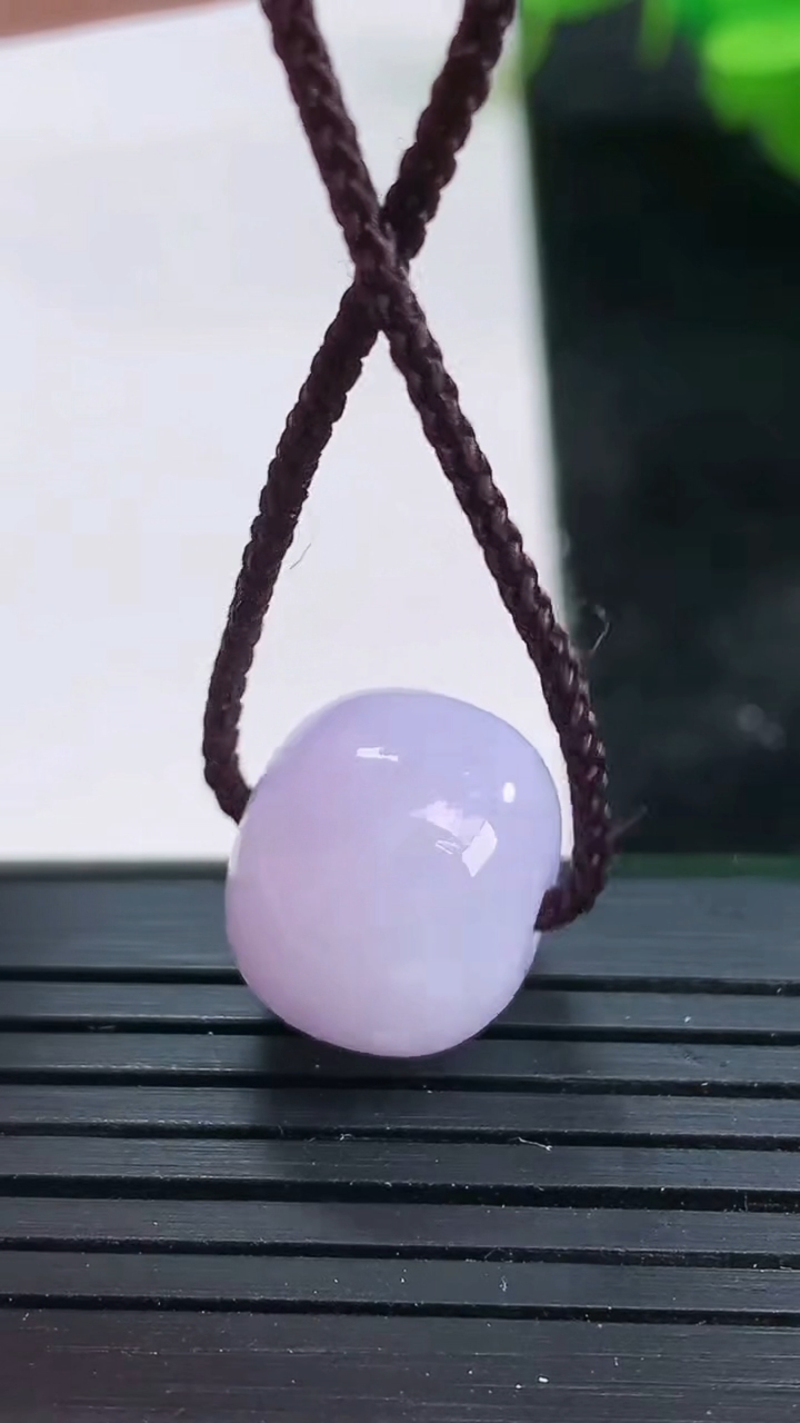 天然A货翡翠紫罗兰路路通吊坠尺寸14-11.7重量:4.63g
3月26日