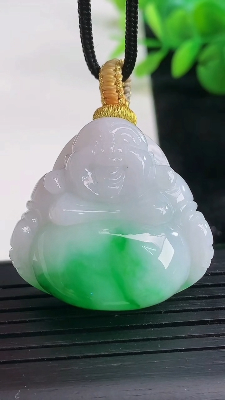 天然A货翡翠佛公吊坠尺寸30.8-33.4-12重量:22.79g
3月26日