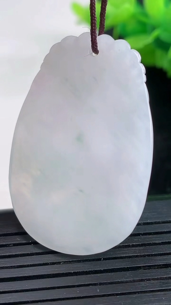 天然A货翡翠飘花生肖狗吊坠尺寸52.5-28.5-5.4重量:12.22g
3月26日