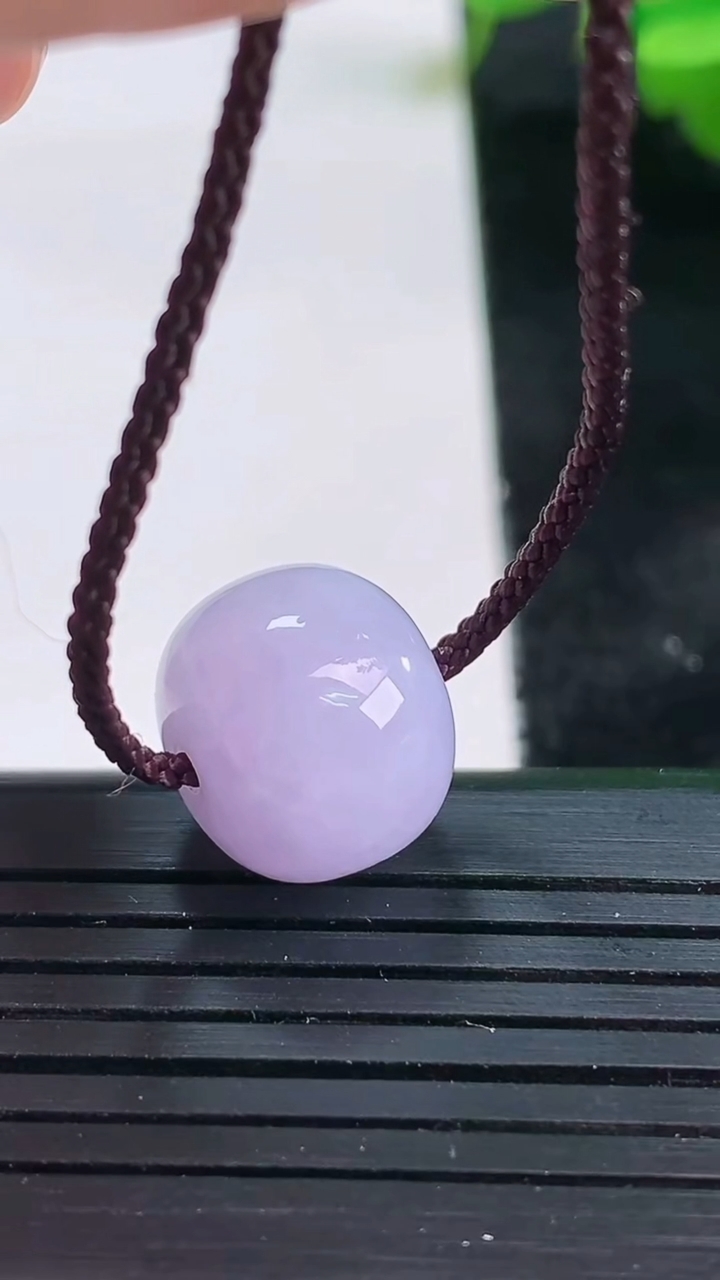 天然A货翡翠紫罗兰路路通吊坠尺寸14-11.7重量:4.63g
3月26日