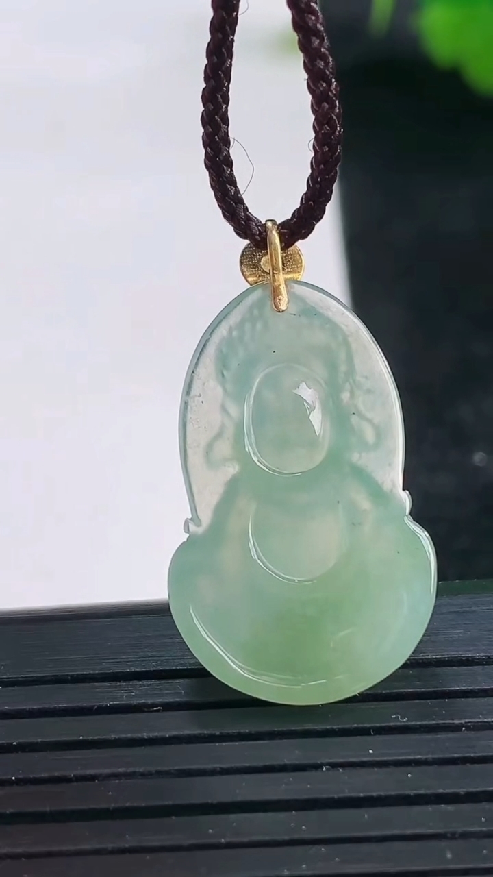 天然A货翡翠弥勒佛吊坠尺寸26.3-16-4.8重量:3.27g
3月26日