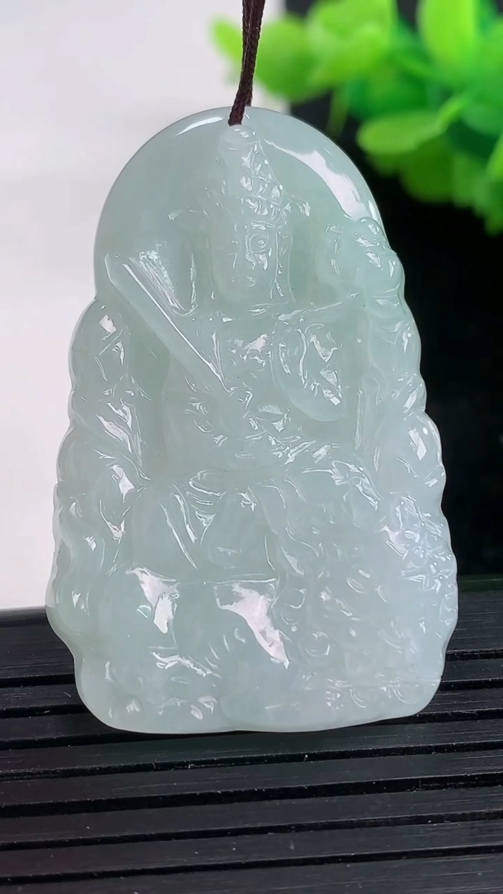 天然A货翡翠文殊菩萨吊坠尺寸47.3-28.4-5.5重量:13.22g
3月26日
