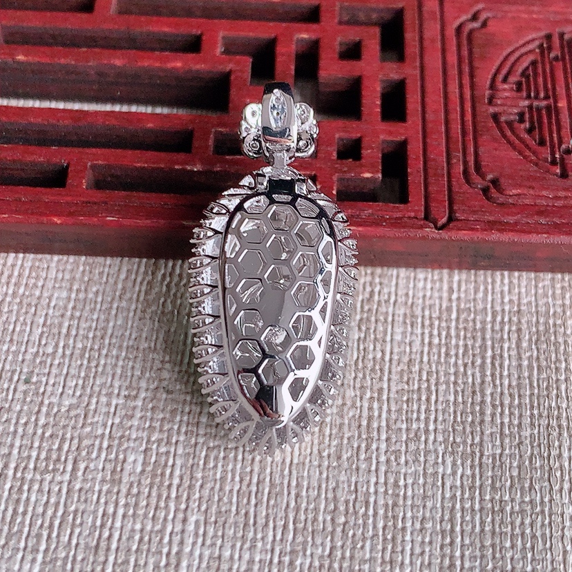 天然A货翡翠18K金伴钻镶嵌阳绿叶子金枝玉叶吊坠  
尺寸33.6-15-10裸石20.3-12mm