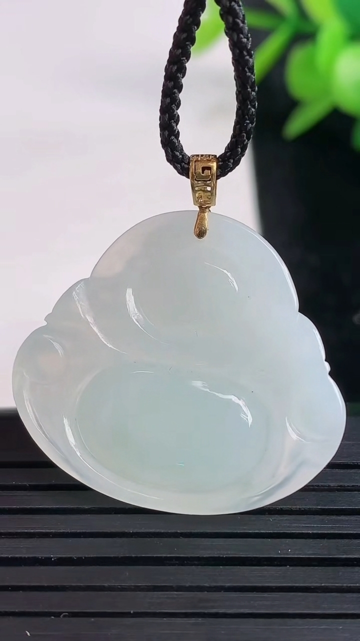 天然A货翡翠18K金飘花佛公吊坠尺寸26.8-30.1-5.9重量:7.10g
3月27日