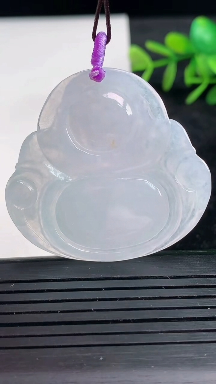 天然A货翡翠紫罗兰佛公吊坠尺寸40.2-43.1-5.6重量:14.92g
3月27日