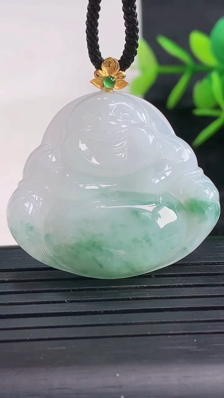 天然A货翡翠18K金飘花佛公吊坠尺寸30.5-34.9-6.5重量:10.63g
3月27日