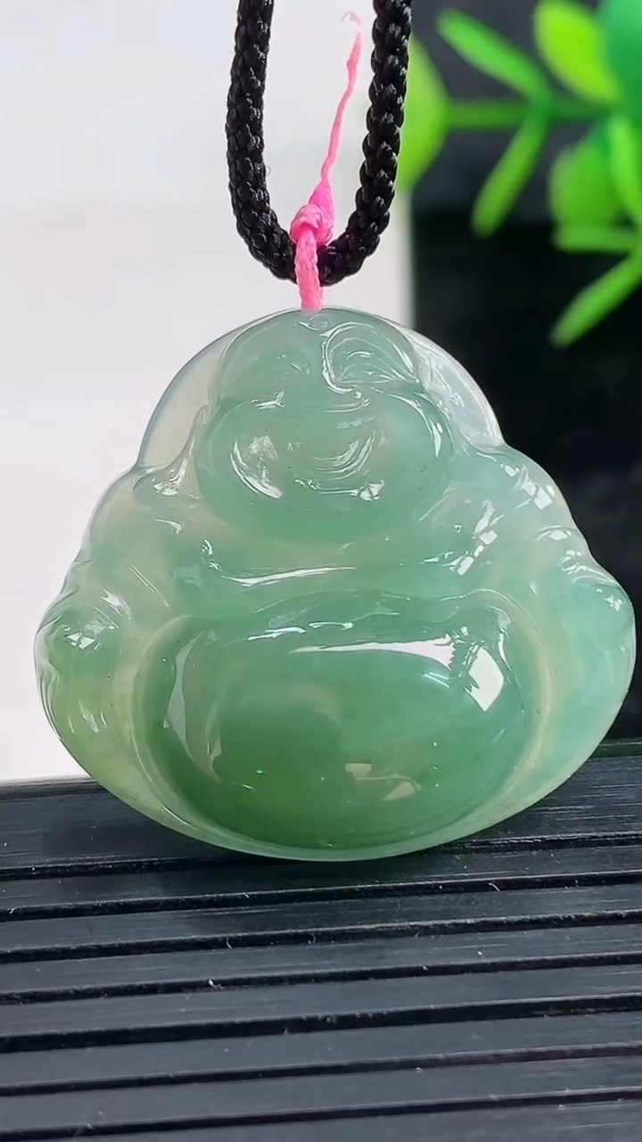 天然A货翡翠佛公吊坠尺寸28.2-30.3-6.6重量:8.62g
3月27日