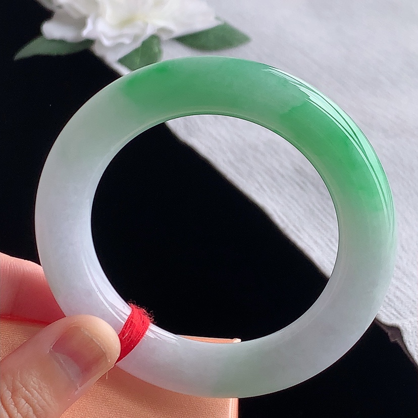 天然A货翡翠春带彩紫罗兰飘绿胖圆条手镯55-56圈口 
尺寸55-11.7mm 0326