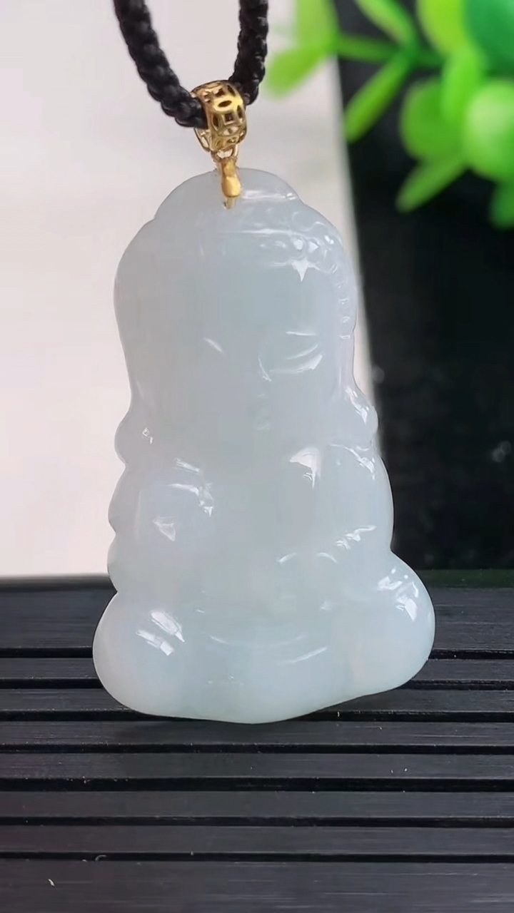 天然A货翡翠宝宝佛吊坠尺寸35.7-22.4-4.5重量:5.75g
3月27日