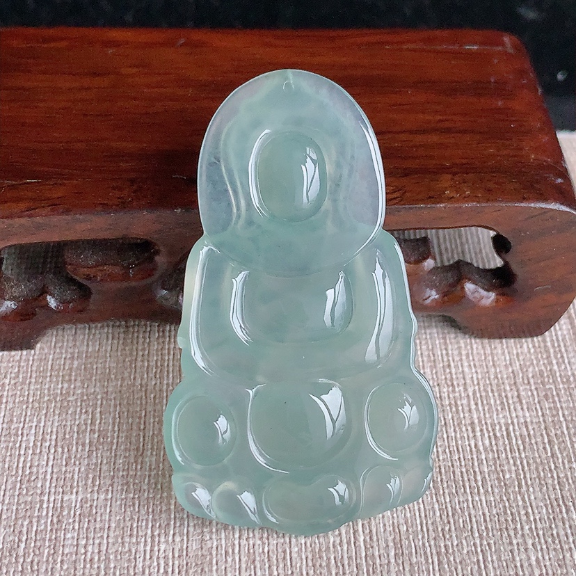 天然A货翡翠晴水正装观音吊坠 
尺寸54.6-32.3-5.2mm 重量13.86g 0326