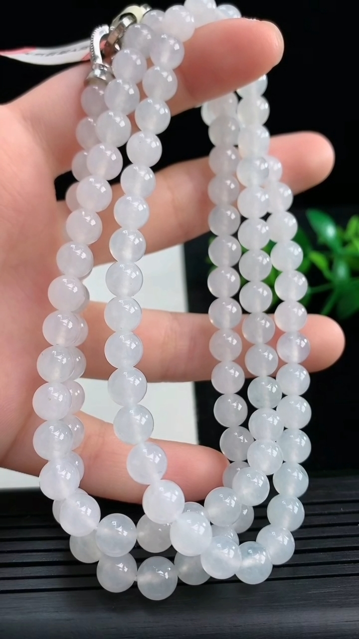 天然A货翡翠圆珠项链尺寸6.8-108颗重量:59.04g3月27日
工厂直销收藏佳品,种好水足，色