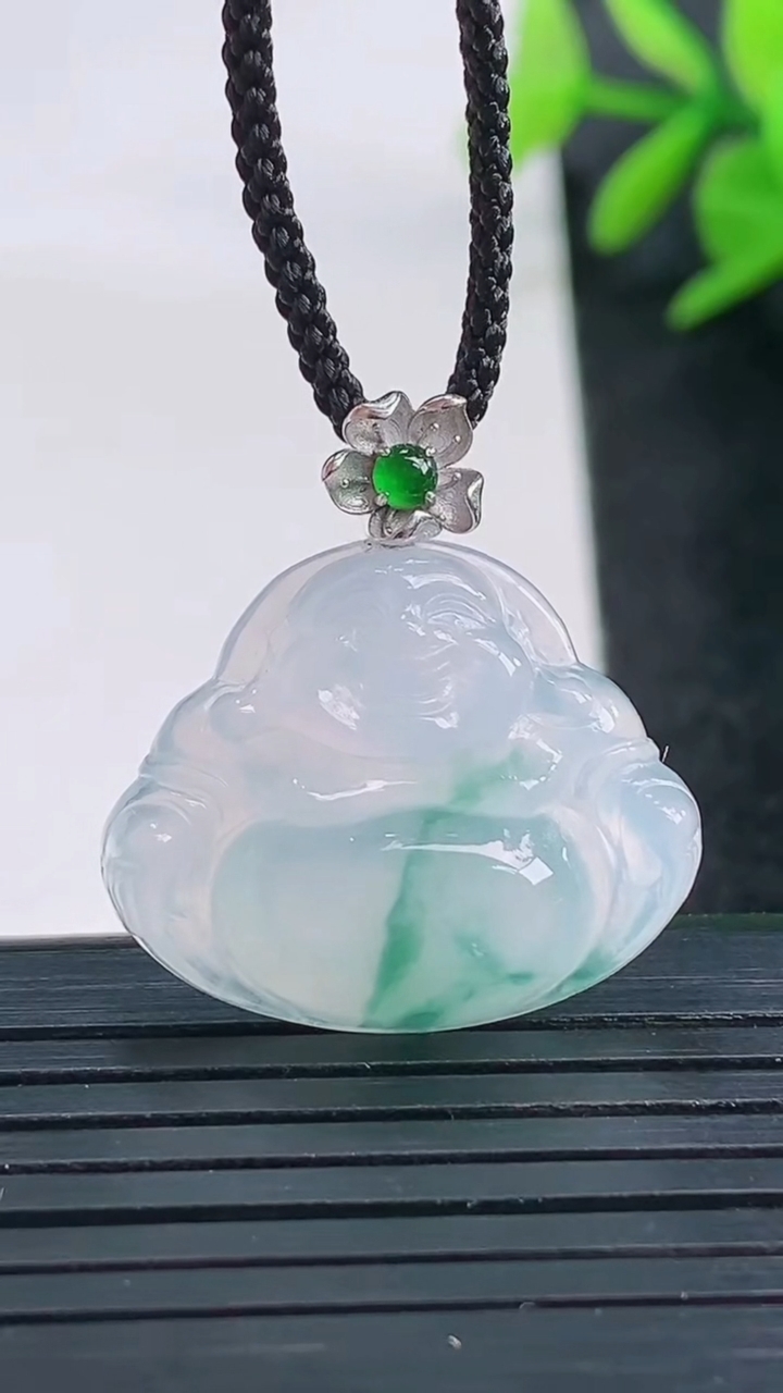天然A货翡翠种飘花佛公吊坠尺寸19.2-23.9-6重量:4.16g
3月27日