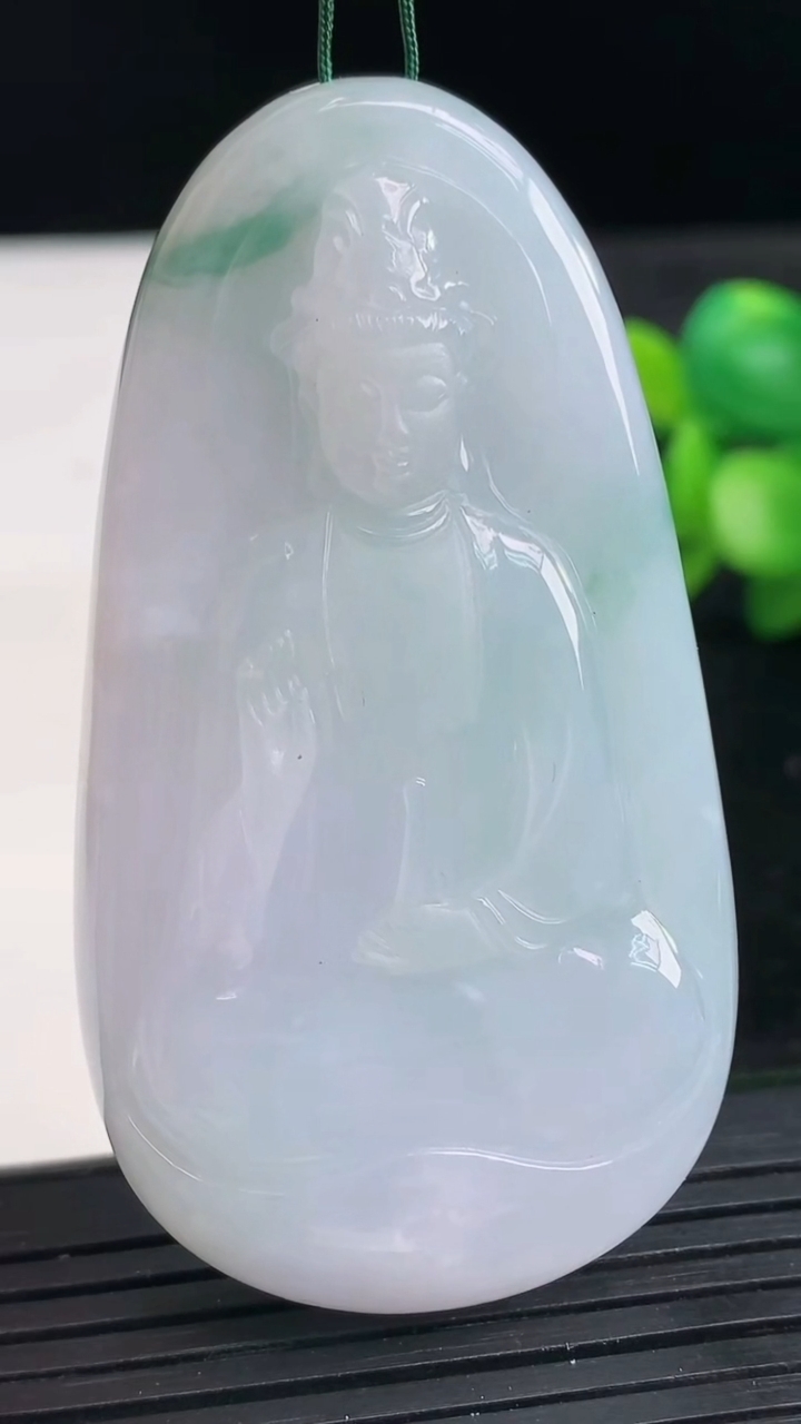 天然A货翡翠飘花观音菩萨吊坠尺寸61.8-34.5-11.7重量:47.49g
3月27日