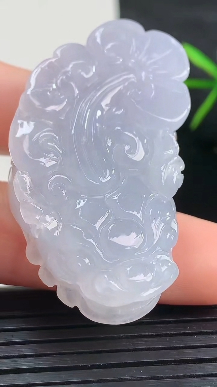 天然A货翡翠紫罗兰貔貅吊坠尺寸47.7-26-11.7重量:32.61g
3月27日