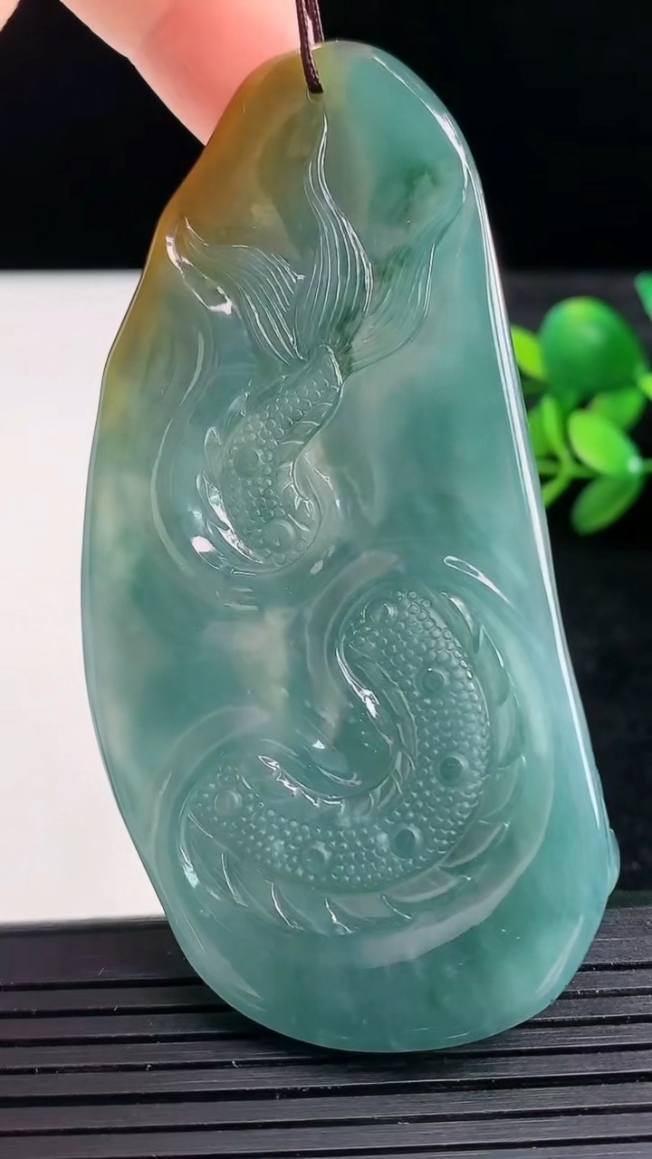 天然A货翡翠蓝水双彩祥龙阿弥陀佛吊坠尺寸79.9-38.4-8.1重量:48.22g
3月27日