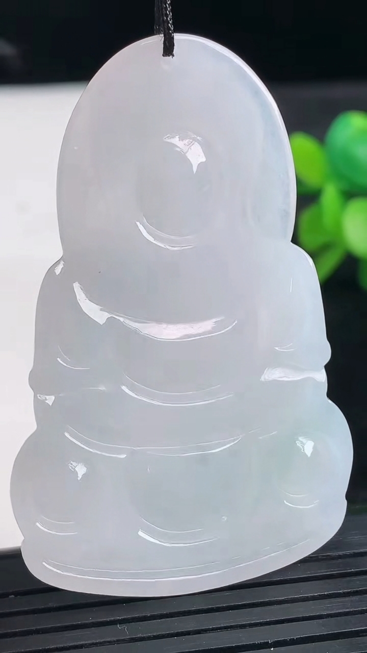 天然A货翡翠观音菩萨吊坠尺寸57.5-36.9-5.6重量:20.16g
3月27日
