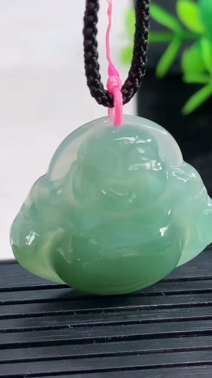 天然A货翡翠佛公吊坠尺寸28.2-30.3-6.6重量:8.62g
3月27日