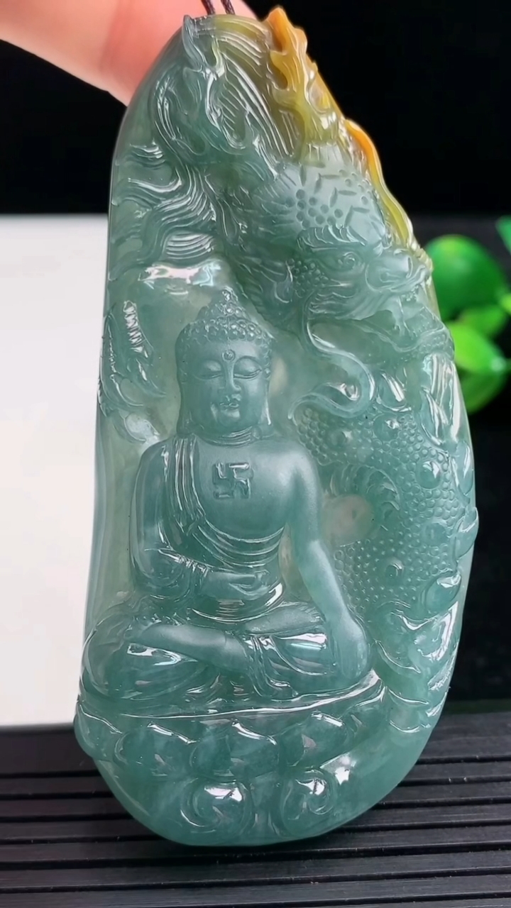 天然A货翡翠蓝水双彩祥龙阿弥陀佛吊坠尺寸79.9-38.4-8.1重量:48.22g
3月27日