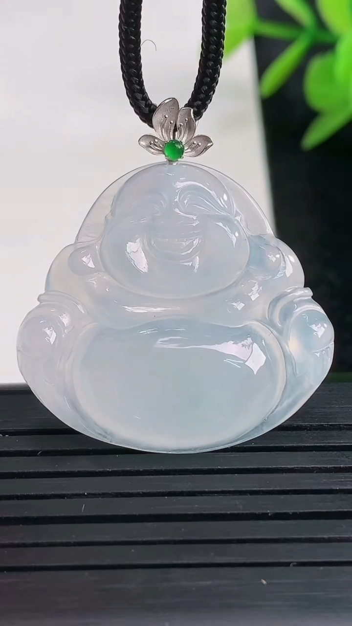 天然A货翡翠种白冰佛公吊坠尺寸28.3-31-5.3重量:6.73g
3月27日