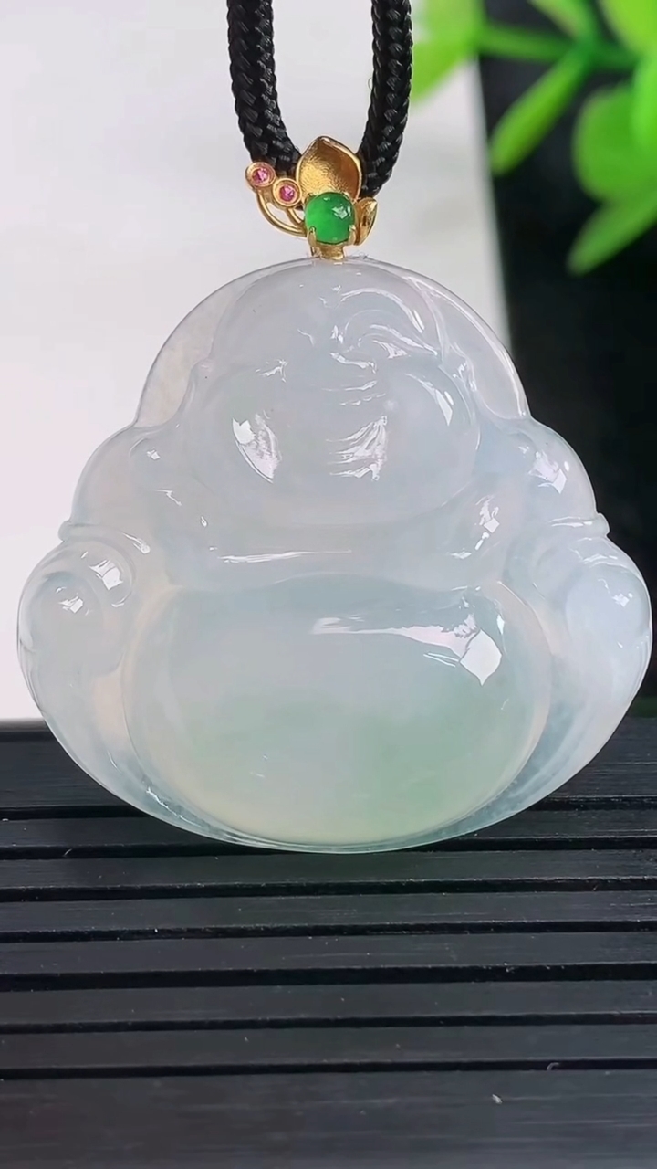 天然A货翡翠佛公吊坠尺寸29.9-32.1-6.6重量:9.48g
3月27日