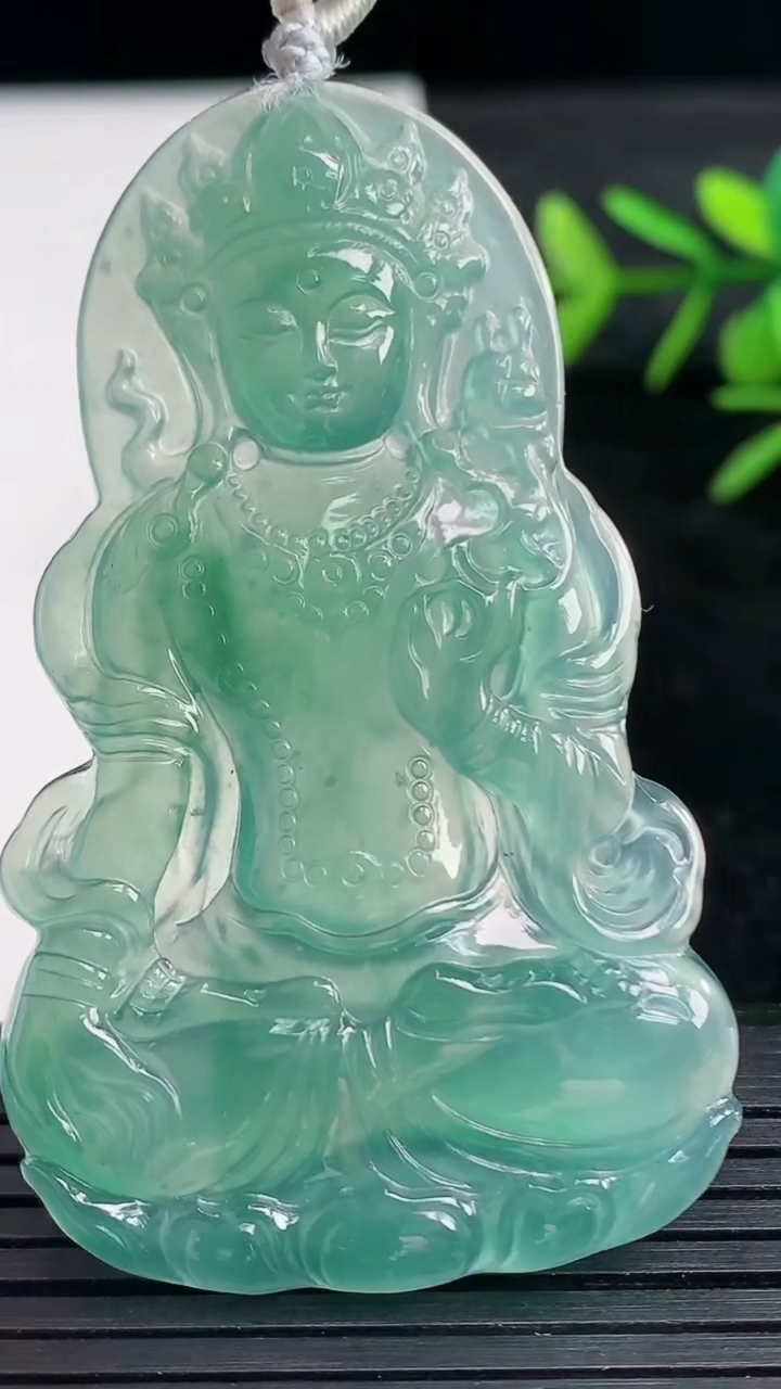 天然A货翡翠蓝水度母观音吊坠尺寸59.2-35.6-4.2重量:19.55g
3月27日