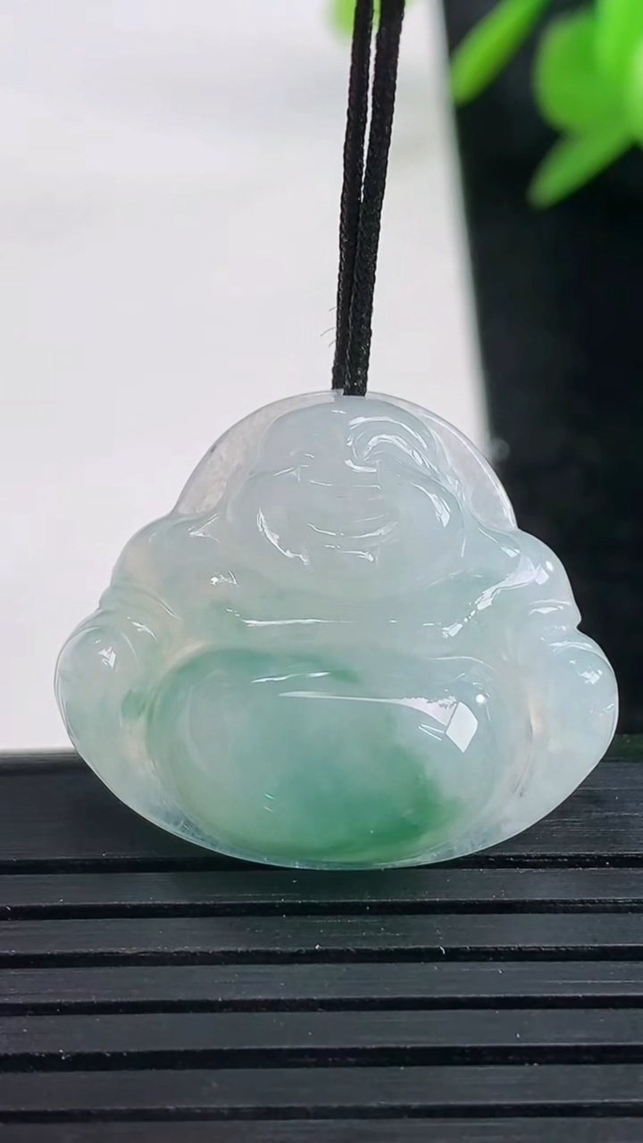 天然A货翡翠飘花佛公吊坠尺寸23-26.7-6.2重量:5.11g
3月27日