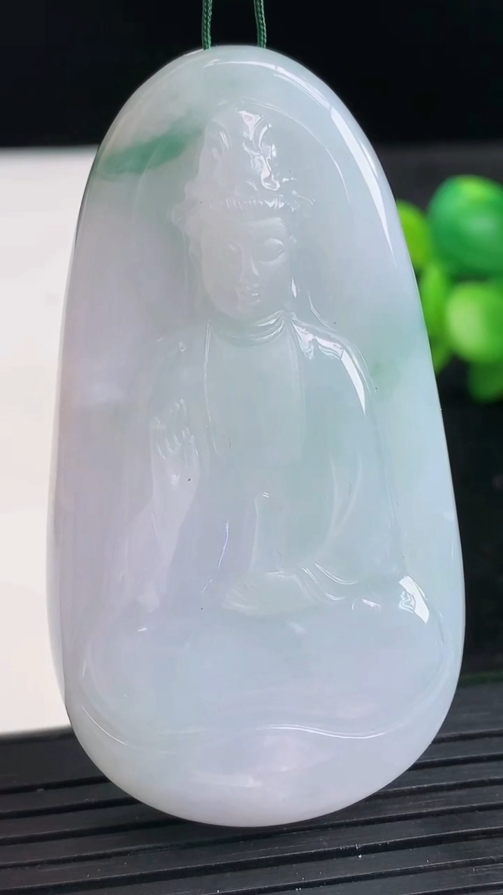 天然A货翡翠飘花观音菩萨吊坠尺寸61.8-34.5-11.7重量:47.49g
3月27日