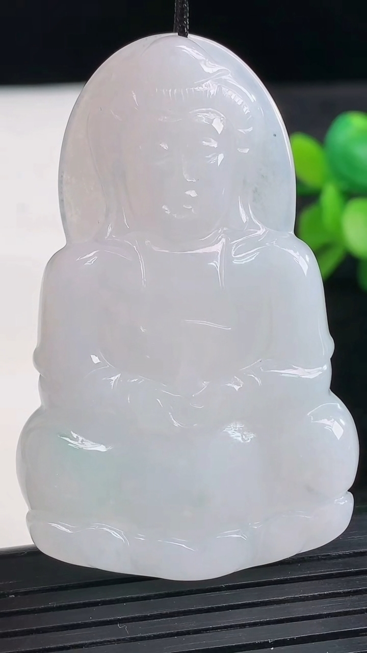 天然A货翡翠观音菩萨吊坠尺寸57.5-36.9-5.6重量:20.16g
3月27日