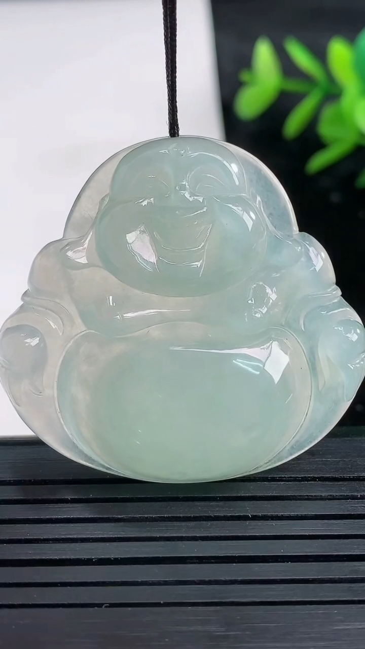 天然A货翡翠佛公吊坠尺寸38.7-41.2-7.4重量:17.34g
3月27日