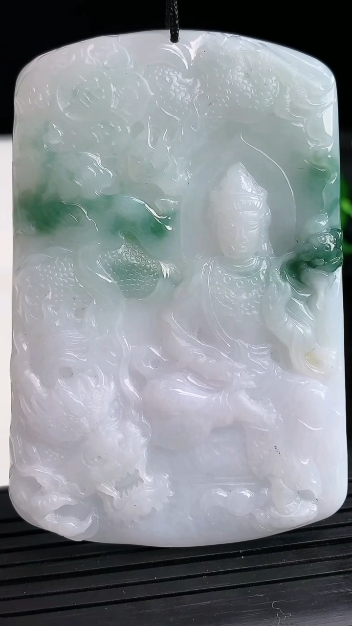 天然A货翡翠飘花祥龙大势至菩萨吊坠尺寸68-45.2-5.4重量:41.75g
3月27日