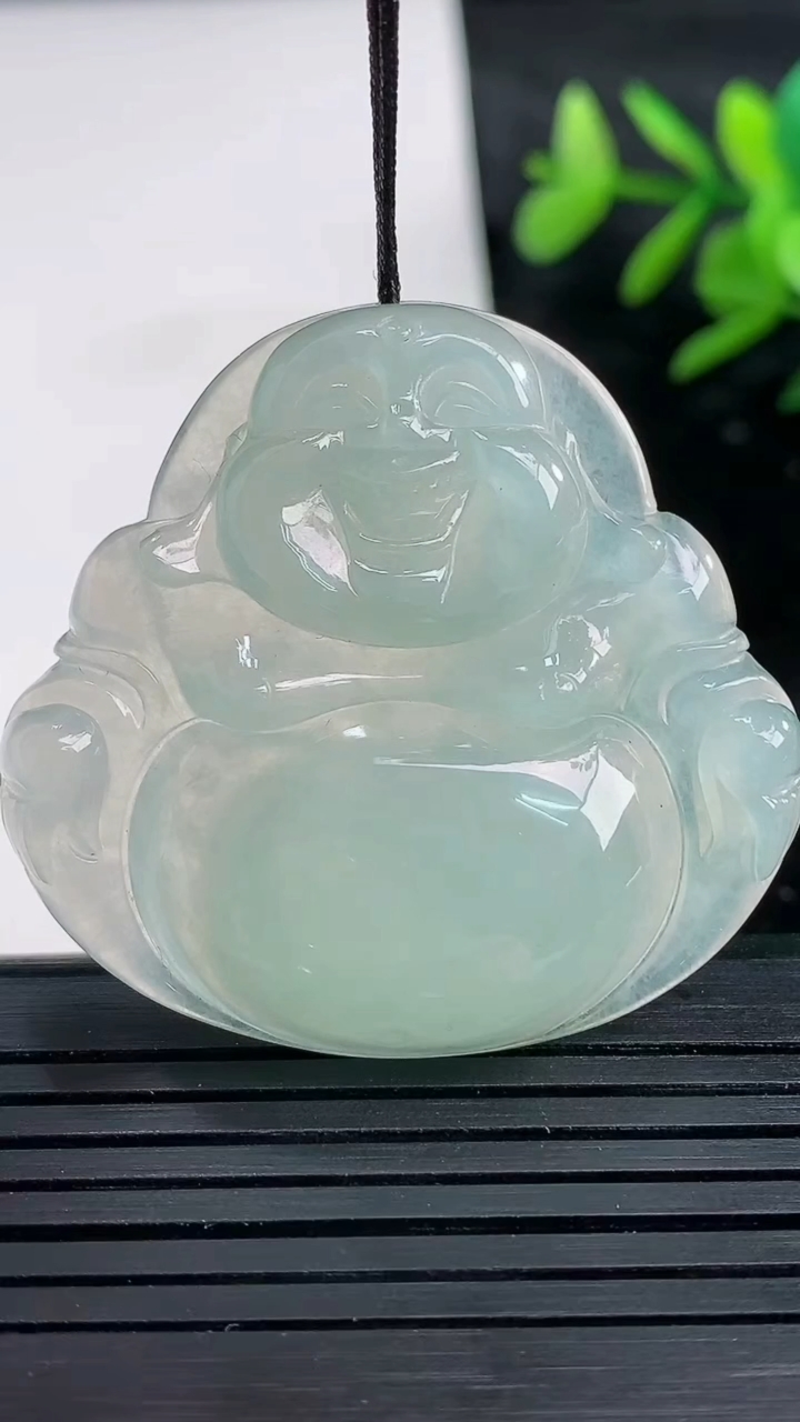 天然A货翡翠佛公吊坠尺寸38.7-41.2-7.4重量:17.34g
3月27日