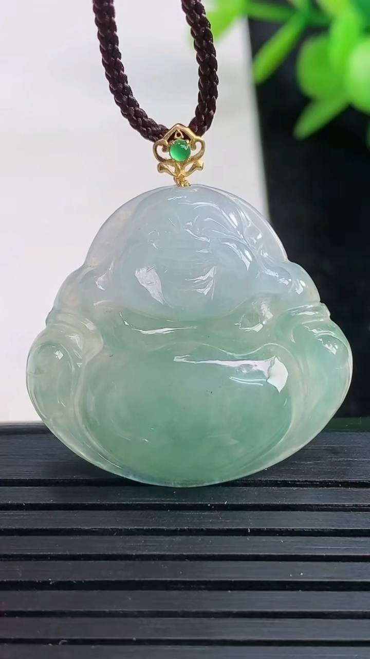 天然A货翡翠佛公吊坠尺寸26.7-29-6重量:6.42g
3月27日