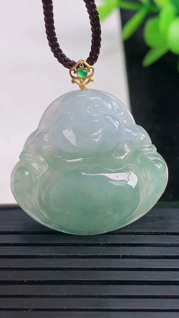 天然A货翡翠佛公吊坠尺寸26.7-29-6重量:6.42g
3月27日