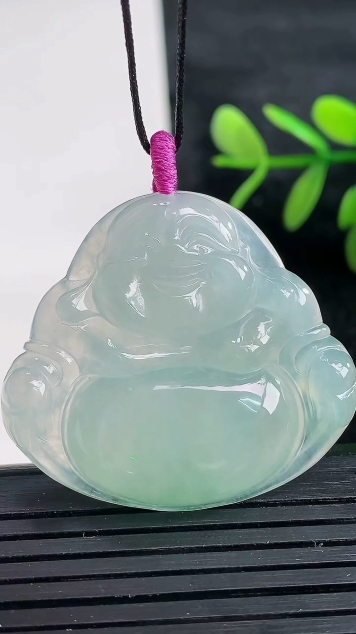 天然A货翡翠佛公吊坠尺寸33.1-36.8-5.6重量:10.70g
3月27日