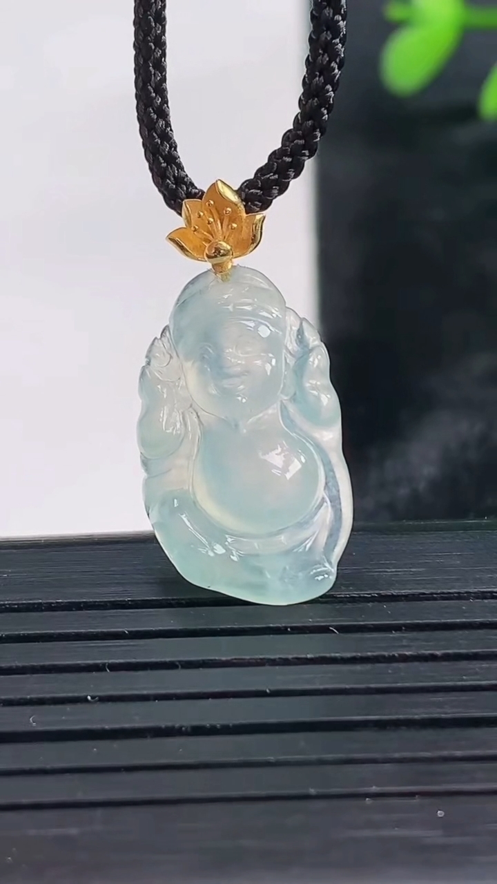 天然A货翡翠财神爷吊坠尺寸21-12-4.4重量:1.83g
3月27日