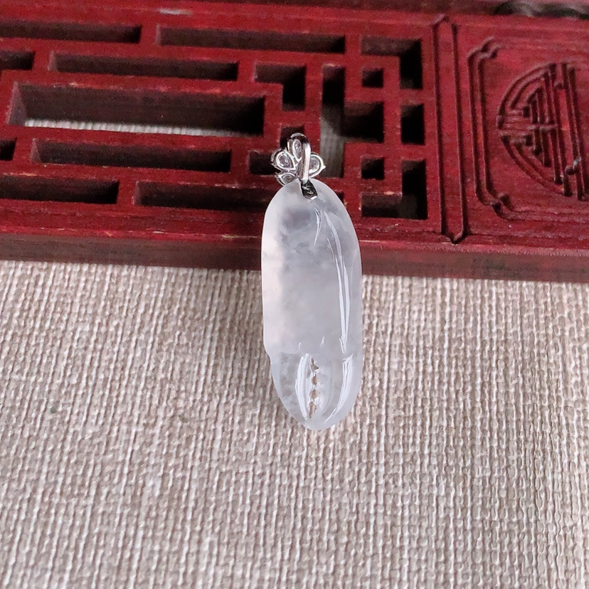 天然A货翡翠18K金伴钻镶嵌白月光八方来财吊坠 
尺寸29.5-24.5-10.4-6.2mm 重量