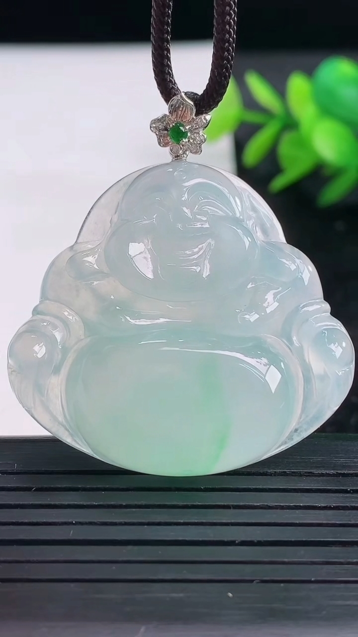 天然A货翡翠佛公吊坠尺寸35.6-39.3-7.2重量:15.26g
3月27日