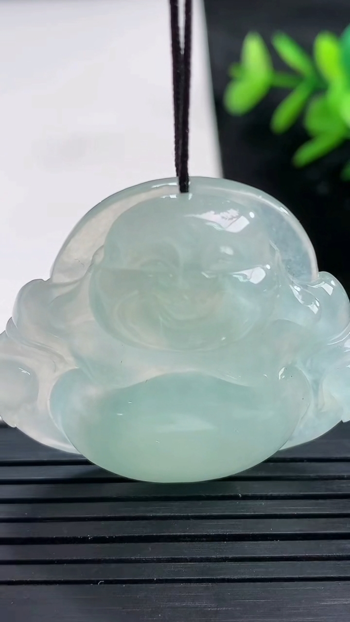 天然A货翡翠佛公吊坠尺寸38.7-41.2-7.4重量:17.34g
3月27日