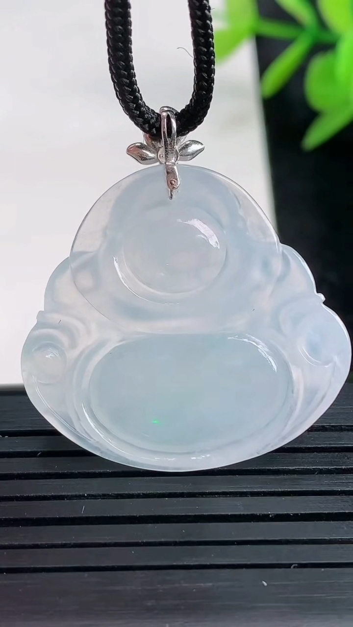 天然A货翡翠种白冰佛公吊坠尺寸28.3-31-5.3重量:6.73g
3月27日