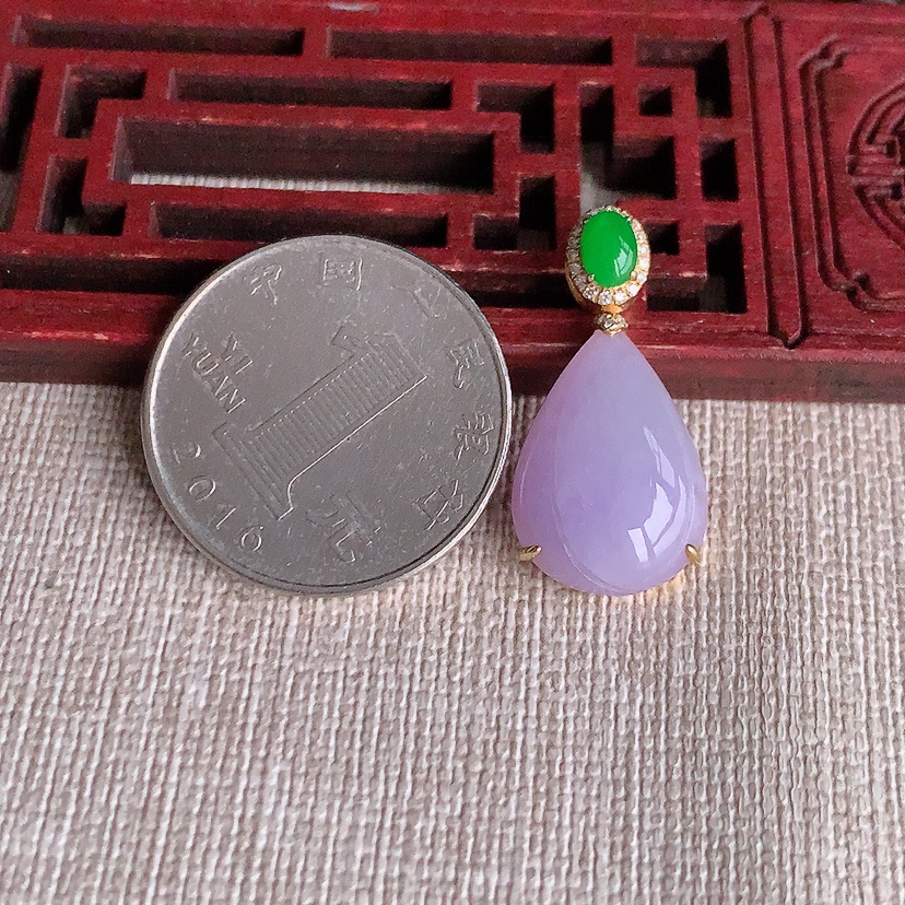 天然A货翡翠18K金伴钻镶嵌紫罗兰水滴吊坠 
尺寸26.5-18.3-13-6.2mm 重量3.30g 0326