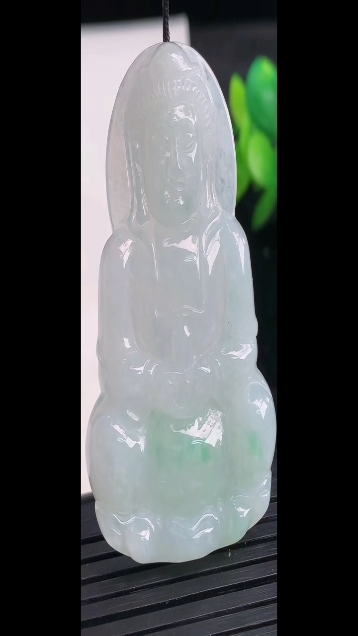 天然A货翡翠观音菩萨吊坠尺寸53.8-36.6-5.8重量:17.90g
3月27日
