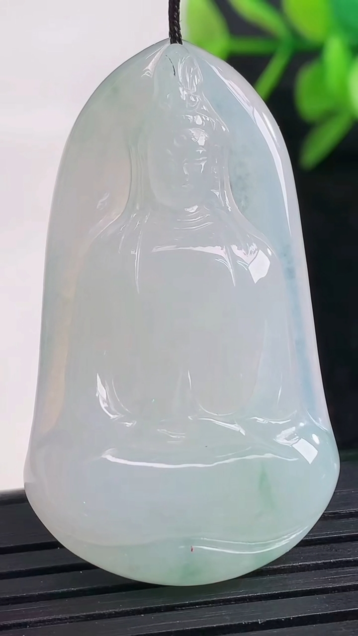 天然A货翡翠飘花观音菩萨吊坠尺寸45.8-26.4-5.7重量:13.03g
3月27日