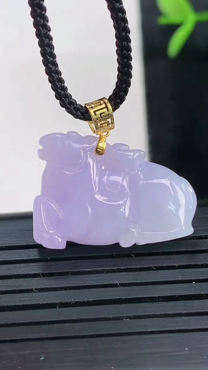 天然A货翡翠18K金紫罗兰生肖马吊坠尺寸23.4-6.2-16.9重量:5.01g
3月27日