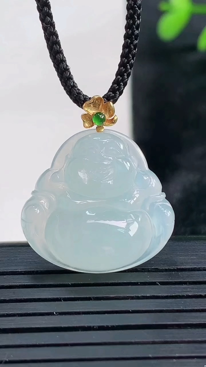 天然A货翡翠种白冰佛公吊坠尺寸20.3-21.6-5.2重量:3.65g
3月27日